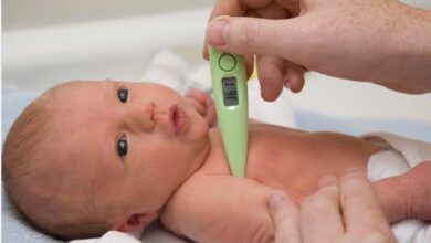 قياس الحرارة من الإبط باستخدام الترمومتر الرقمي هي الطريقة الأفضل في الأطفال الرضع وصغار السن - طب اليوم