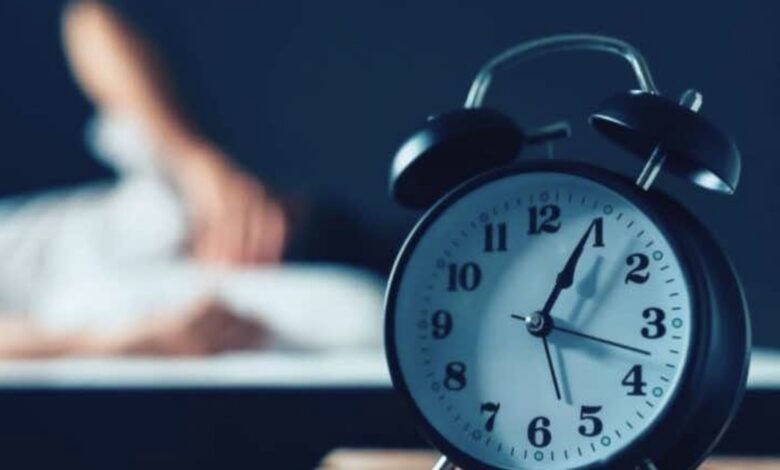 أهم 4 أسباب محتملة ل النوم المتقطع أثناء الليل، وما العلاج؟