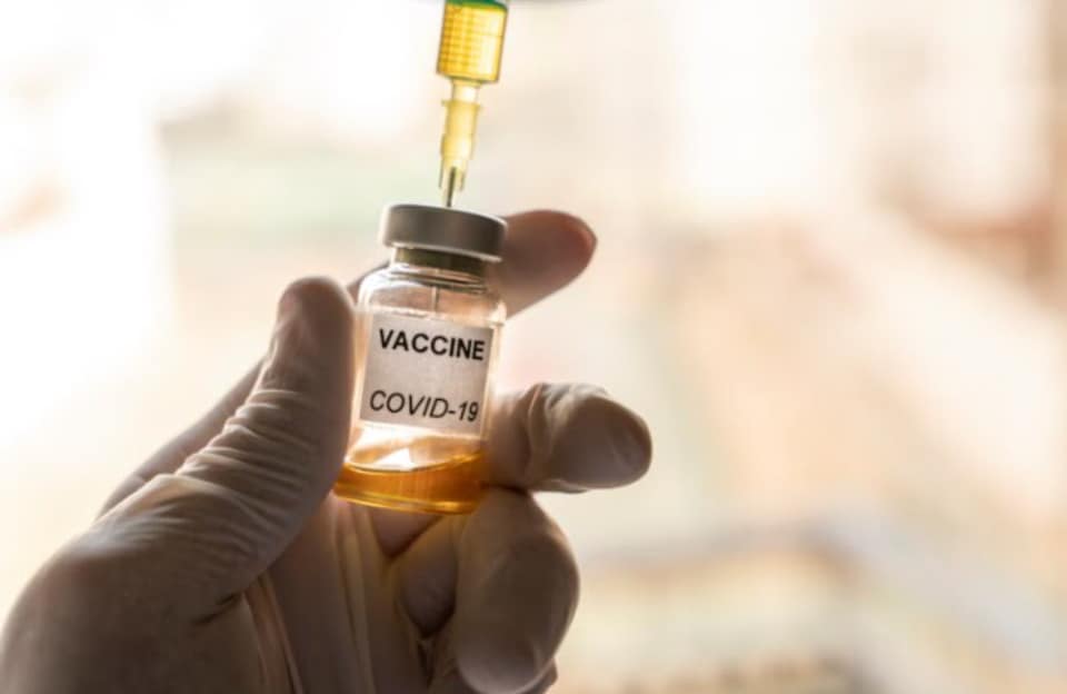 تطعيم كورونا وقت الإصابة بالعدوى | هل يشكل خطورة؟
