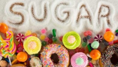 ما الذي يفعله السكر في جسمك ويجعلك لا تستطيع مقاومة الحلويات؟