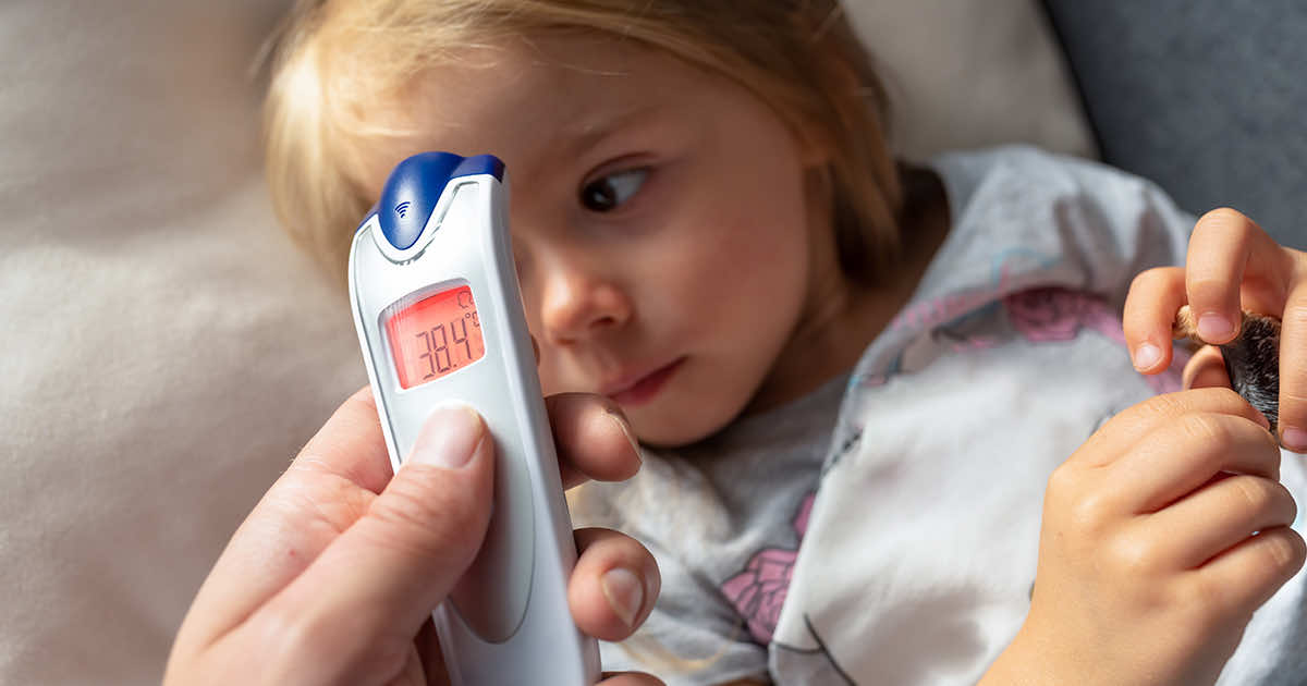 ارتفاع درجة حرارة الطفل بسبب العدوى ليس عدوا مخيفا..رأي العلم الحديث
