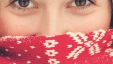 يساعد ارتداء كوفية تغطي الأنف والفم على تجنب تأثير استنشاق الهواء البارد مباشرة بشكل يحمى المناعة الموضعية في الأنف والحلق والمسالك التنفسية من التأثر سلبا.