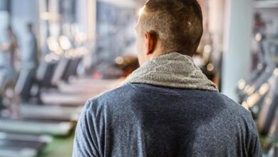 هل يعني التعرق أثناء ممارسة الرياضة أنك تفقد دهون الجسم، وهل يصح كمقياس جيد لانقاص الوزن؟