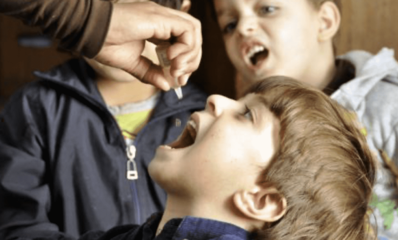 ما سبب إضافة نوع جديد من تطعيم شلل الاطفال إلى جدول تطعيمات الاطفال الاجبارية في مصر؟