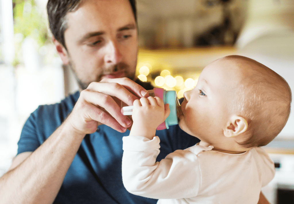 لا ينصح باستخدام  المياه المعدنية أو المعبأة الجاهزة في تحضير وجبات الأطفال الرضع الذين يعتمدون على الرضاعة الصناعية أو للشرب للرضع - فيزيتا مجانية - طب اليوم