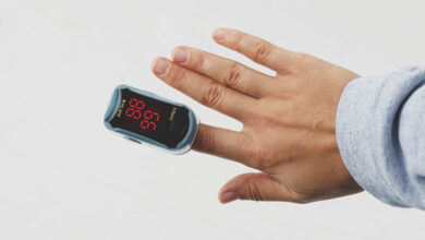 اعراض كورونا يوم بيوم (5) | متى يجب استخدام جهاز قياس الأكسجين بالنبض في المنزل؟