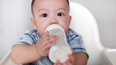 فيزيتا مجانية |هل تصلح المياه المعدنية للرضعات الصناعية؟ ومتي يحتاج الطفل الرضيع لشرب الماء؟