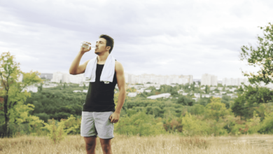 الحقيقة وراء هوس شرب الماء الزائد وارتباطه بالصحة٬ كم كوبا من الماء نحتاج يوميا؟