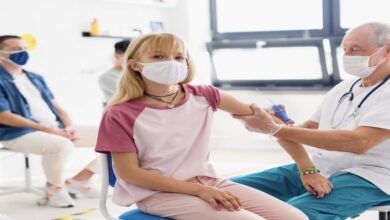 الولايات المتحدة  تصبح ثالث دولة ترخص تطعيم كورونا للأطفال بعمر 12 عام وأكبر - كوفيد-19