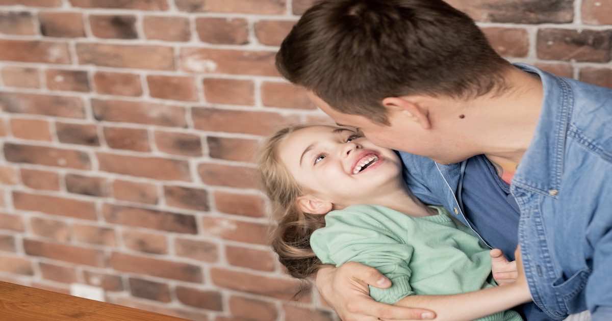 ستدهشك .. 4 فوائد صحية لعناق طفلك ( الفوائد العلمية ل الاحضان ) - هرمونات السعادة