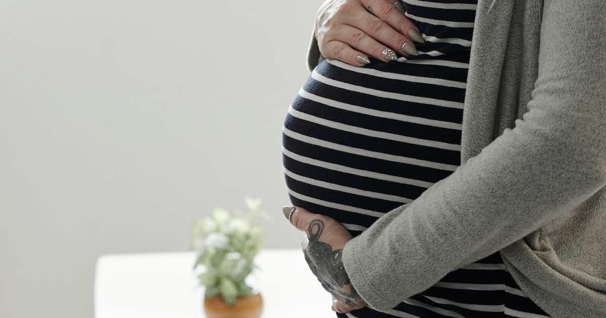 كم كيلوجرام يجب أن يزداد وزنك في أشهر الحمل بطفلك؟ ما خطورة زيادة الوزن البالغة؟ 