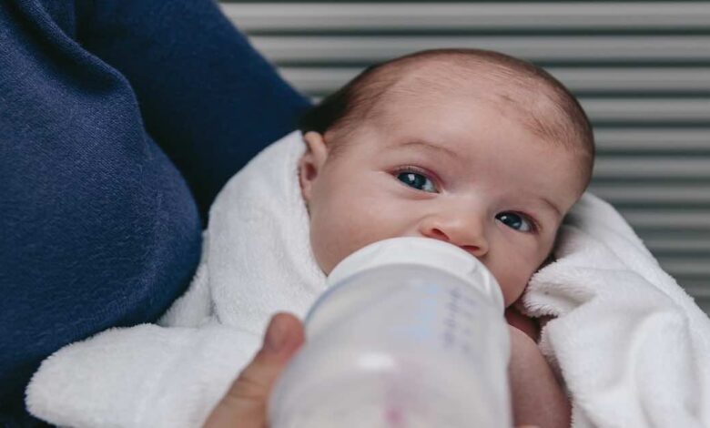 لأول مرة يتمكن العلماء من تصنيع حليب الأم في المعمل وتوقعات بمواعيد توفره - الرضاعة الطبيعية
