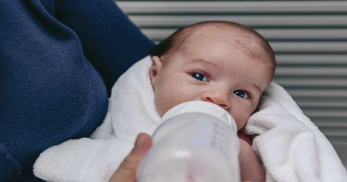 لأول مرة يتمكن العلماء من تصنيع حليب الأم في المعمل وتوقعات بمواعيد توفره - الرضاعة الطبيعية