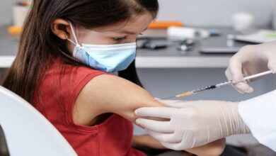 بريطانيا تغير قرارها بشأن تقديم تطعيم كورونا للاطفال 12-15 عام لهذا السبب