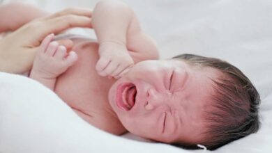 ارتفاع درجة حرارة الجسم في الاطفال الرضع | 5 تحذيرات ونصائح هامة