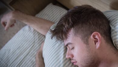 ما هي مراحل النوم الأربعة؟  وكيف نستفيد من كل مرحلة منها؟