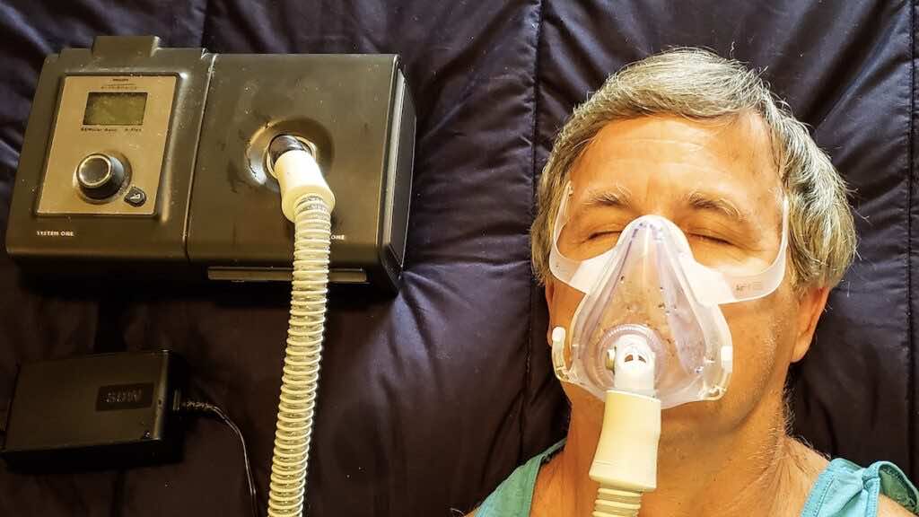 جهاز ضغط مجرى التنفس الإيجابي (CPAP) لعلاج انقطاع النفس النومي