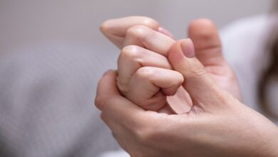 طقطقة الاصابع | هل لها فائدة؟ وهل تسبب التهاب المفاصل؟