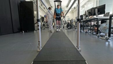  جهاز سيغير حياة مرضى الشلل | يساعدهم علي المشي والسباحة