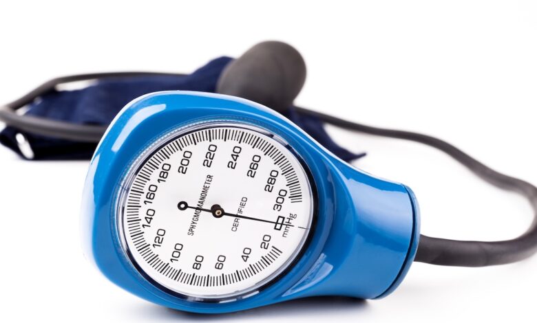  ضغط الدم الذي يرتفع مع الوقوف بهذا القدر يزيد خطر التعرض للنوبة القلبية