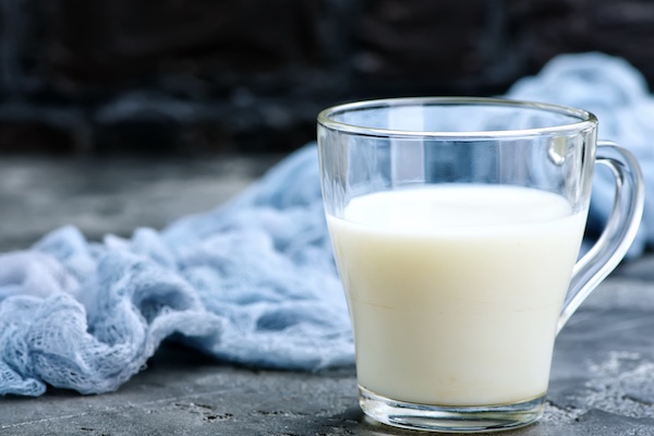تناول الحليب المبستر أو  المغلي أو المعقم بتعريضه لدرجات حرارة مرتفعة يحمي من انتقال عدوي الحمي القلاعية من الحيوانات المصابة